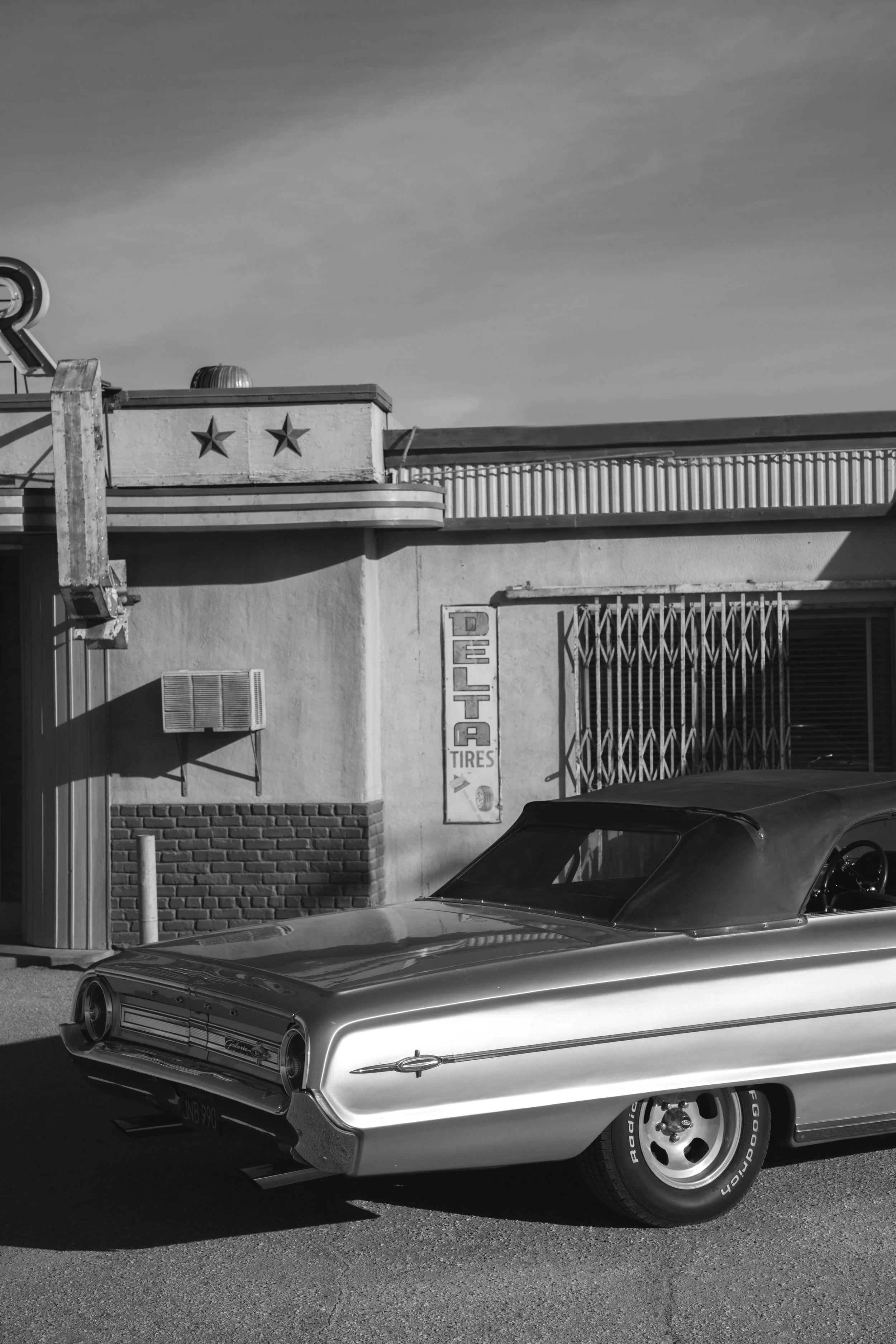 20230216_WW-OnTheRun-7_BW.jpg