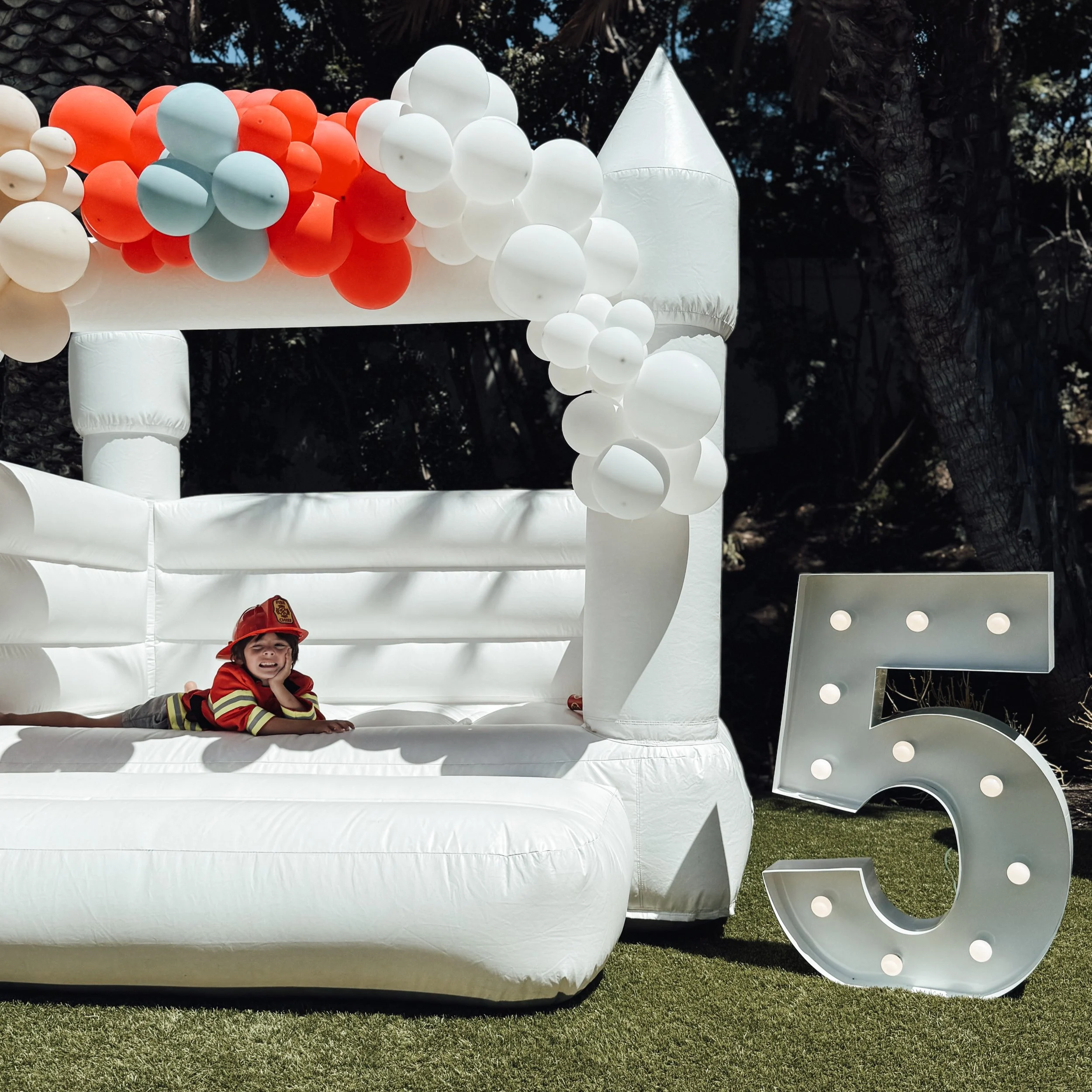 Fire+Station+Party+Theme+-+White+Bounce+House+-+Light+Up+Number+-+Balloon+Garland+-+Inflate+OC+Image+5.png