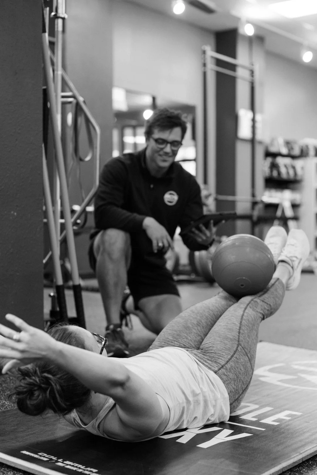 You&rsquo;ve probably heard that: &ldquo;Everyone gains 10 pounds over the holidays.&rdquo;
Let&rsquo;s clear that up.
Research shows the average holiday weight gain is closer to 1 to 2 pounds, not 10.

So why do so many people feel heavier, puffier,