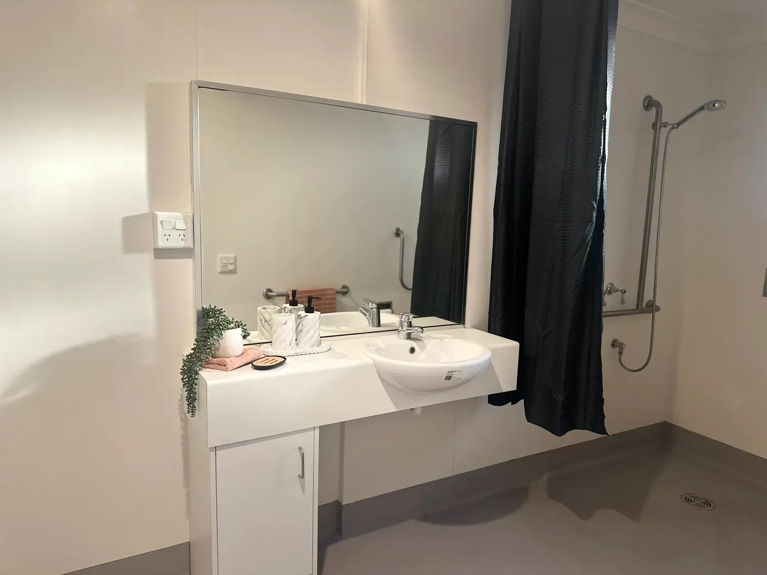 Accessible bathroom in vacant VIC property.