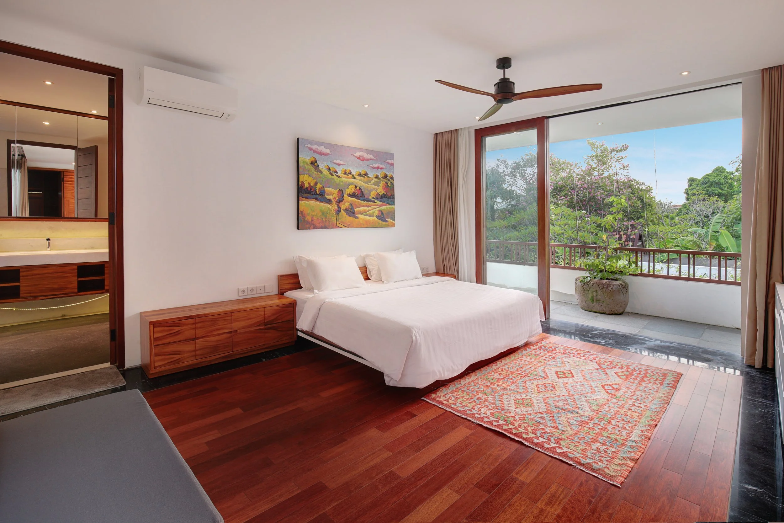 King Bed with Ensuite