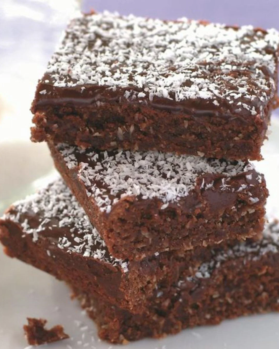 A healthier Easter treat that actually supports your metabolism 🍫

Made with almond meal, cacao, coconut and nut butter, this slice is high in healthy fats and protein, with no refined sugar. It supports blood sugar stability and keeps you satisfied