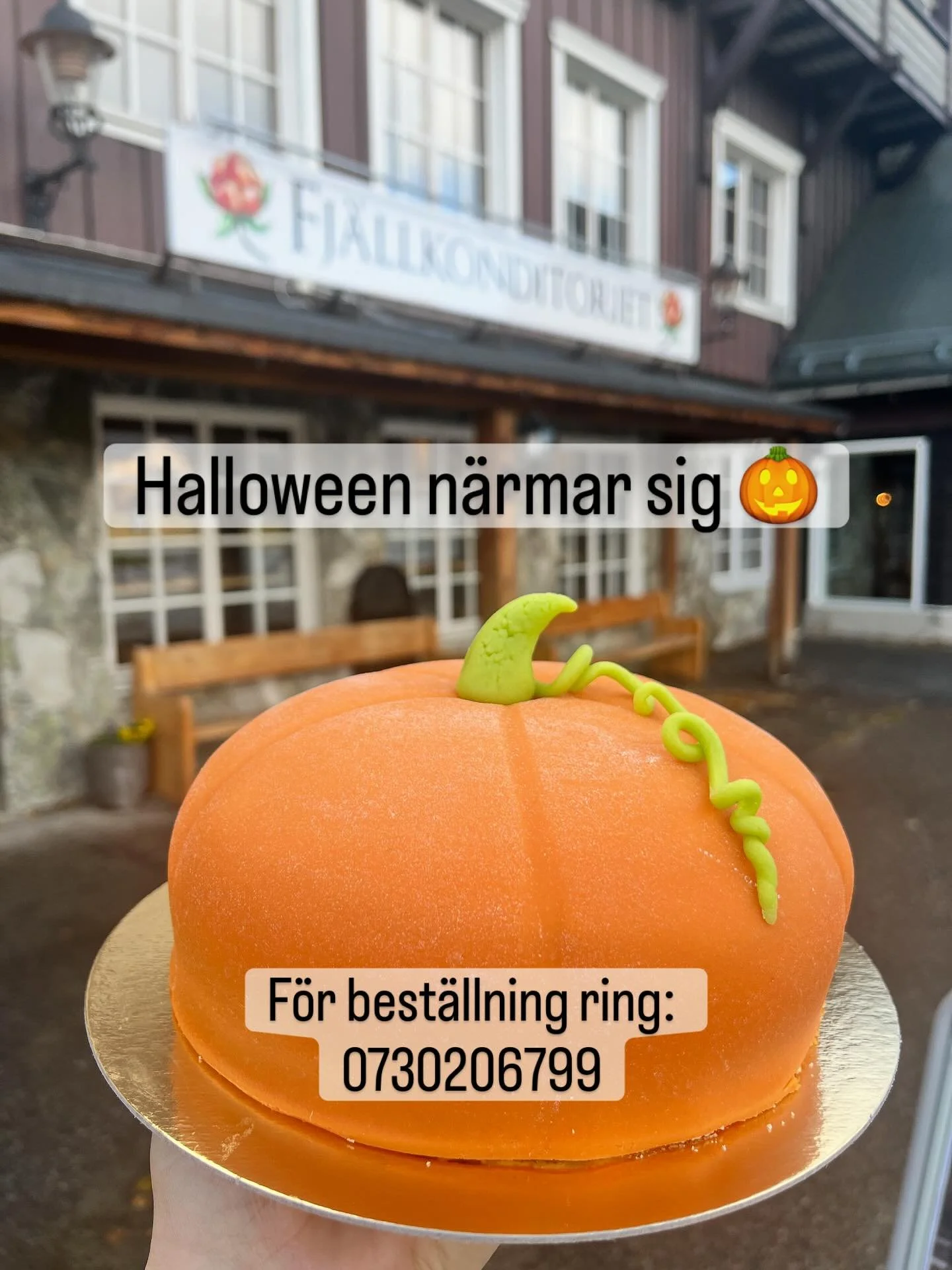 Bara två veckor till Halloween 👻 🎃 För beställning eller frågor ring oss eller kom förbi tisdag-söndag 9:00-16:00! Varmt välkomna!