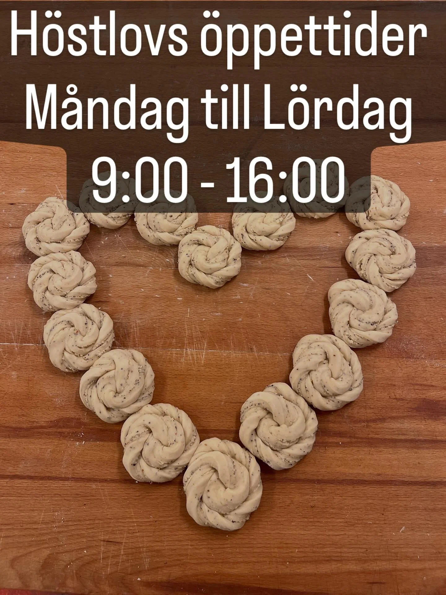 Varmt välkomna till oss på höstlovet🍁
Kom till oss på en gofika.
Det kommer att finnas saffransbullar, surdegsbröd, smörgåsar och halloweentårtor plus en massa annat gott.
Så varmt välkomna till