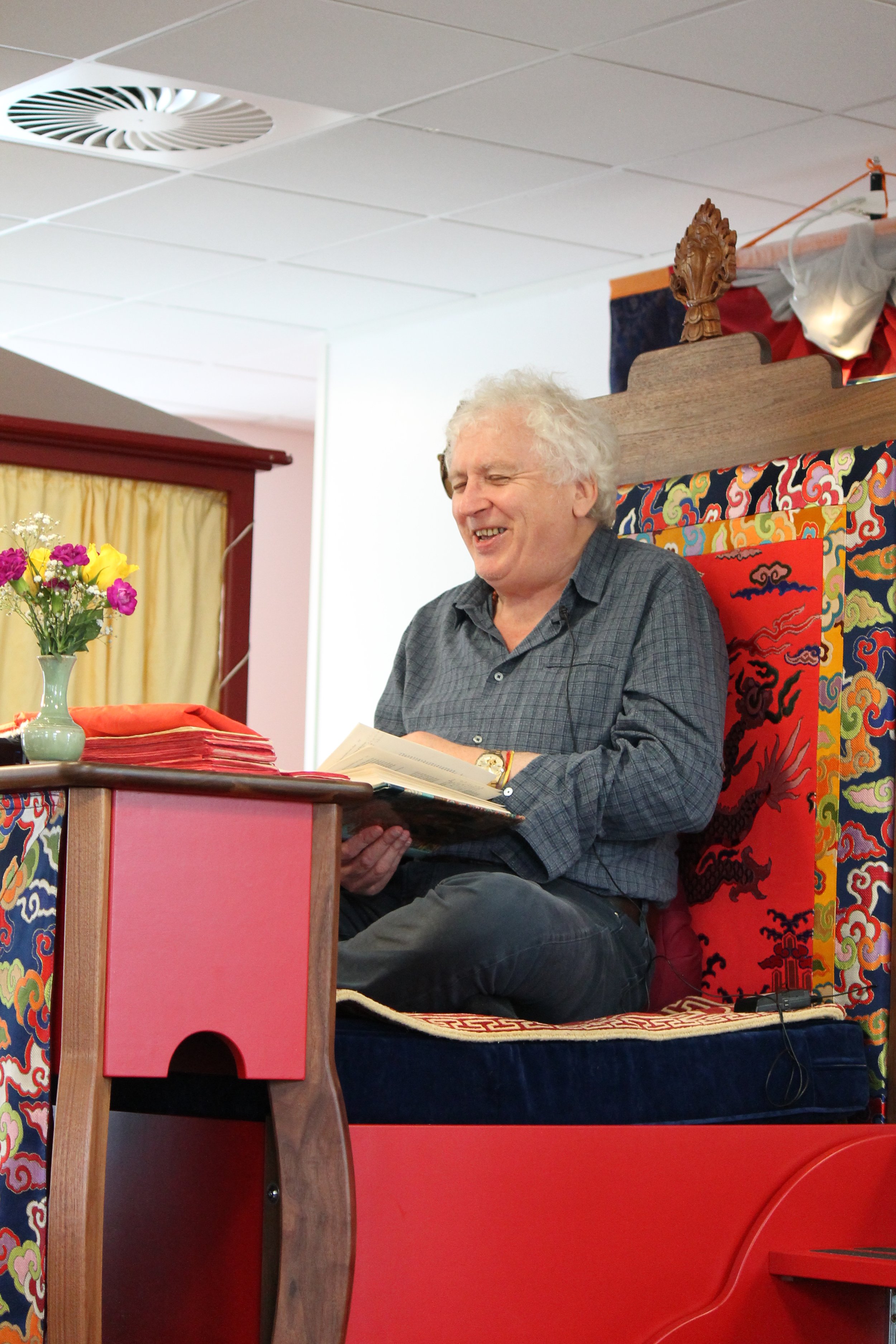 Khaywang Lama Jampa teaching in Manchester
