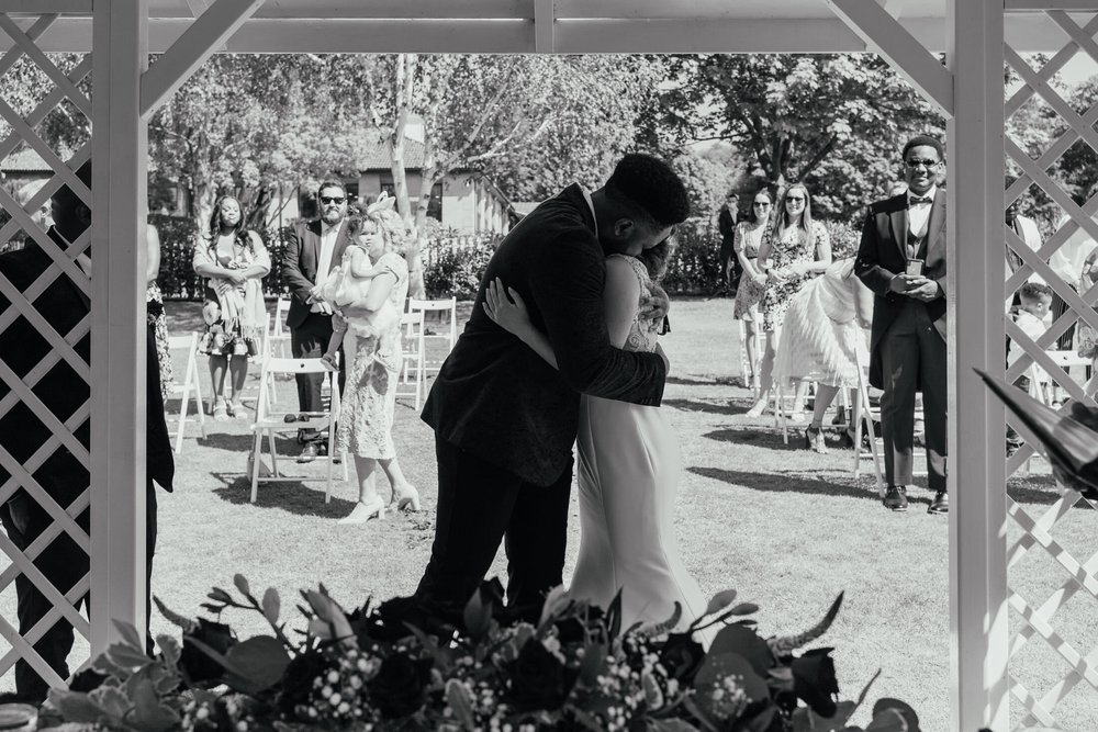 INTIMATE-WEDDING-PHOTOGRAPHY-CANON-ELLIE-15.jpg