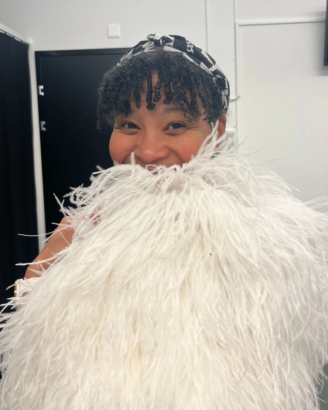 Yes that's me...the one draped in feathers 🪶 Here's a little costume sneak peek for all of the Rosalinde fans out there!
-
@operzuerich @lorenzoviotti @matthiasklink_stuttgart @regulamuehlemann @marinaviottimezzo @andrewowenstenor @yannick_debus_bar