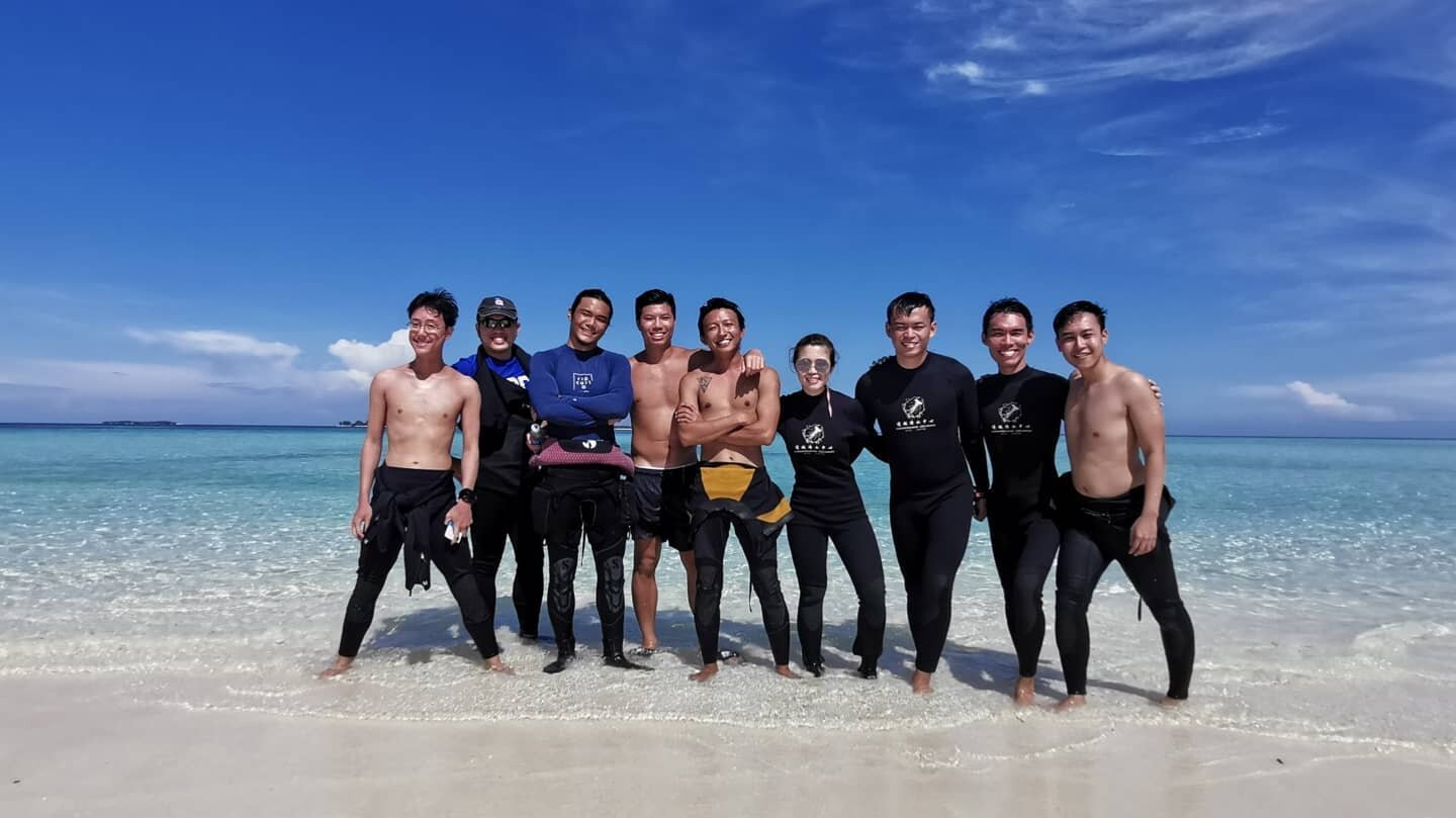 😁 Days of diving in Mataking/Sipadan  with this fun crowd! 🇦🇺🇸🇬🇲🇾🇺🇦🤙🏼🤙🏼🤙🏼 #upe
#underpressurreexplorers #pulau #mataking #sipadan #scuba #diving  #semporna #funcrowd #nevergonnaleave #malaysia #australia #singapore #usa #ukraine