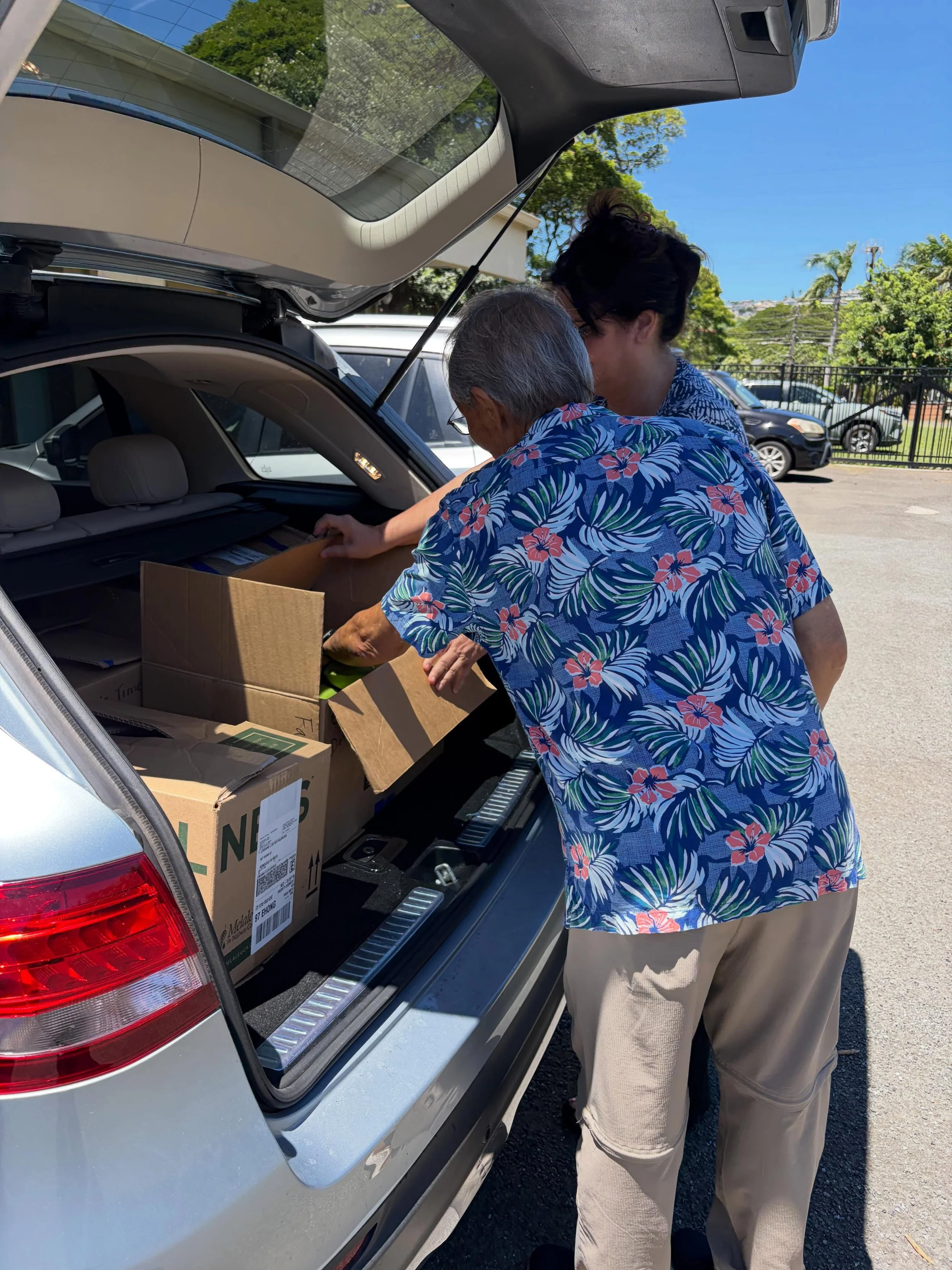 So many bananas to share! Church member Ray Kajimura shared his backyard bananas with the church staff. @roslyn777inhawaii helped get them to friends still recovering from recent storms.  @pastoramybutler