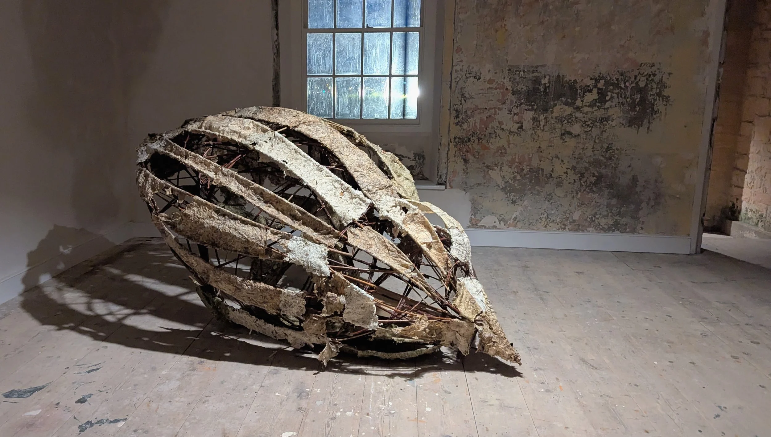 Lorme (Hermit crab), Willow and seaweed sculpture (1).jpg