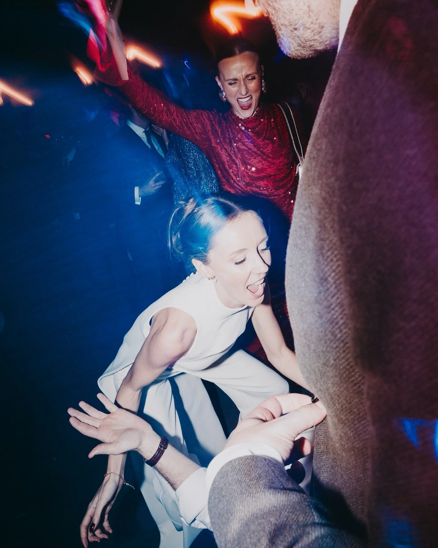 THAT FINISHED FOR CHRISTMAS ENERGY 💃🏻

Moving into festivities has got us reminiscing about A&amp;Ts fabulously wild wedding at @thenomadhotel where cocktails and dancing went into the early hours 🪩
We cannot wait for the next couple of weddings t