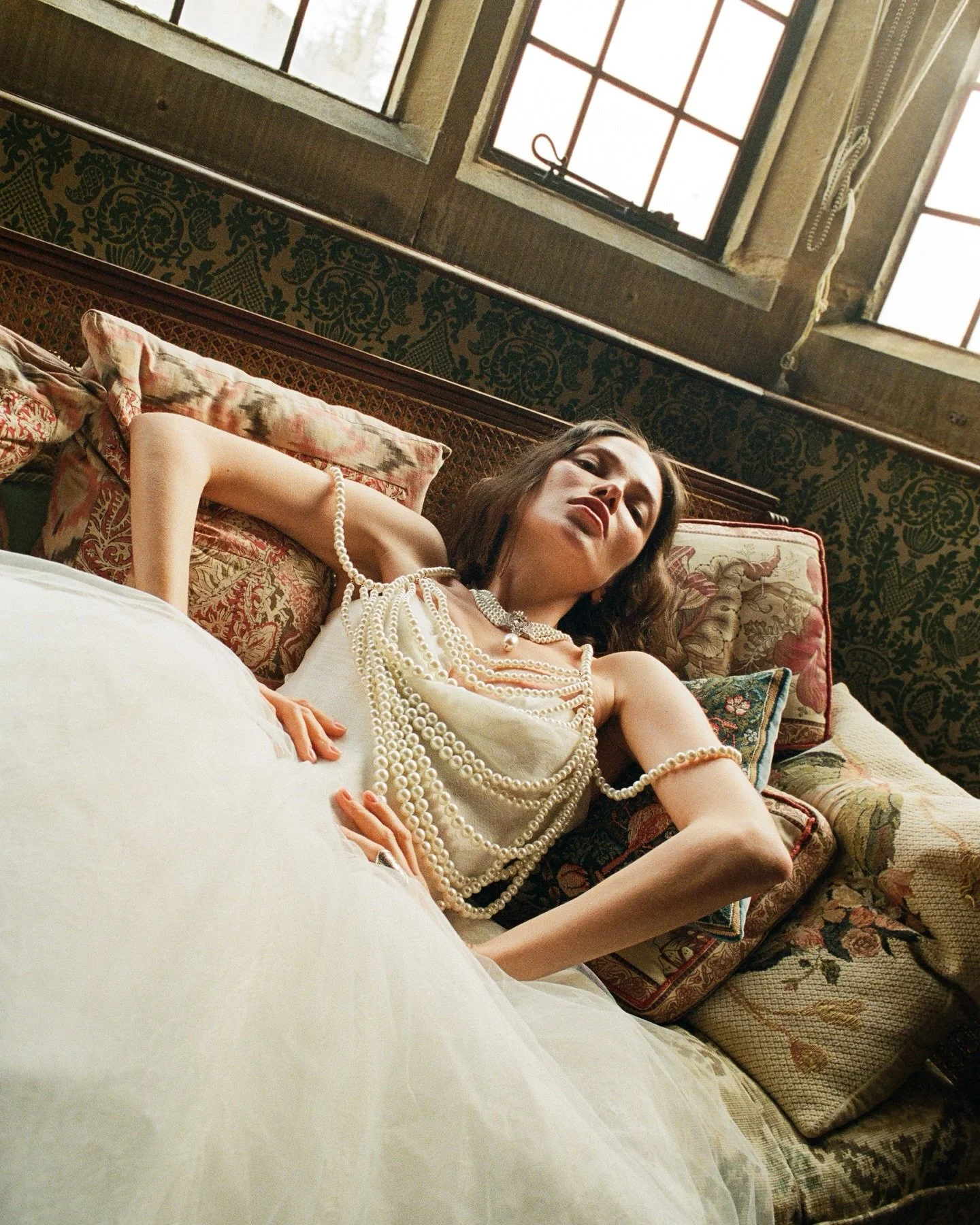The Chandos bedroom at Sudeley Castle&hellip; what a room!

All that faded opulence and quiet drama, standing around a four-poster slept in by Charles I ✨ photographing Alena in Vivienne Westwood sent me all giddy! 
Centuries of stories in the walls 