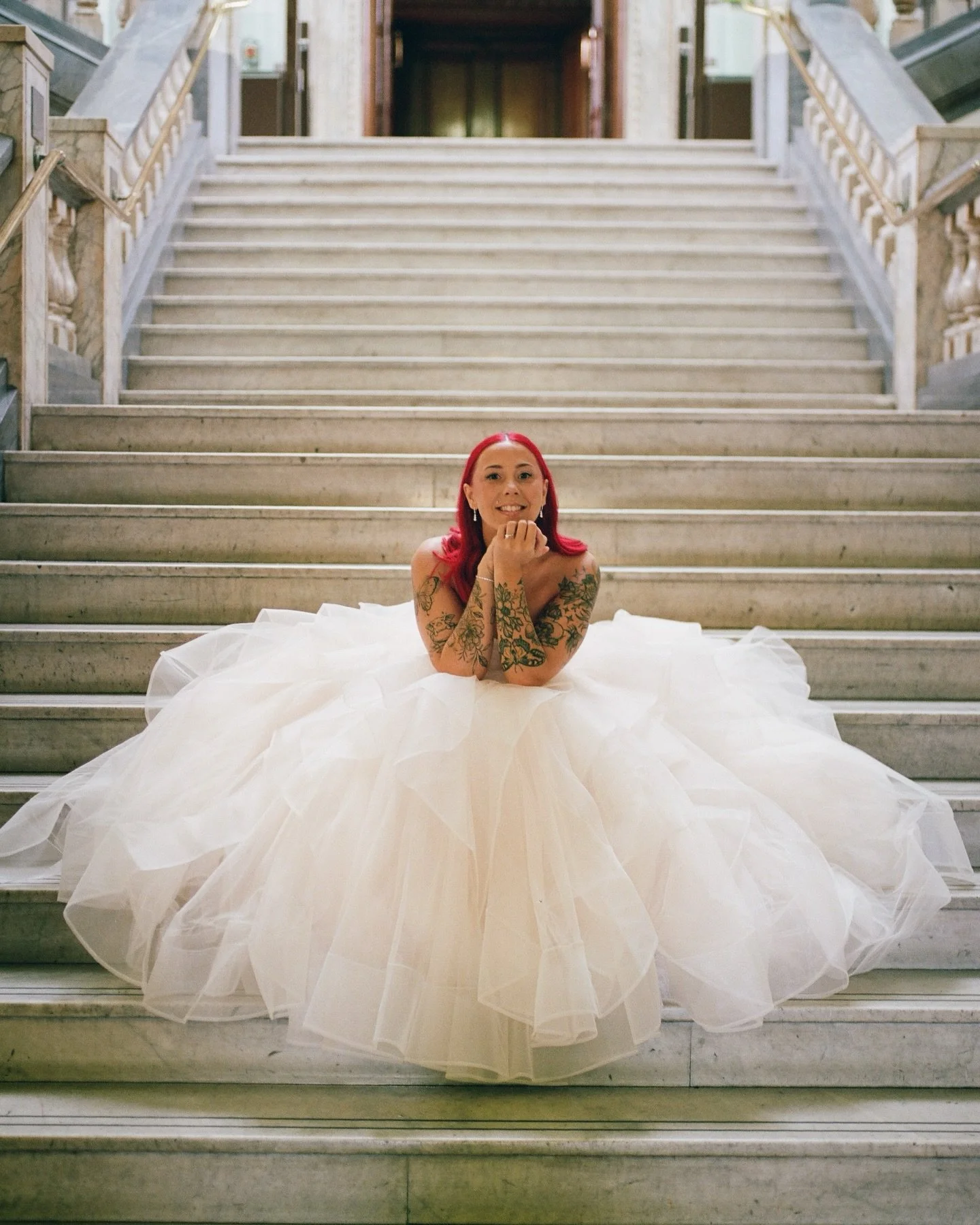 Part 2 of J&amp;B&rsquo;s elopement in the big smoke ✨
After a gorgeous morning at The Ritz getting ready together (see part 1!) they whisked over to Islington Town Hall to seal the deal and we signed the register! Followed by a matcha and a coffee a