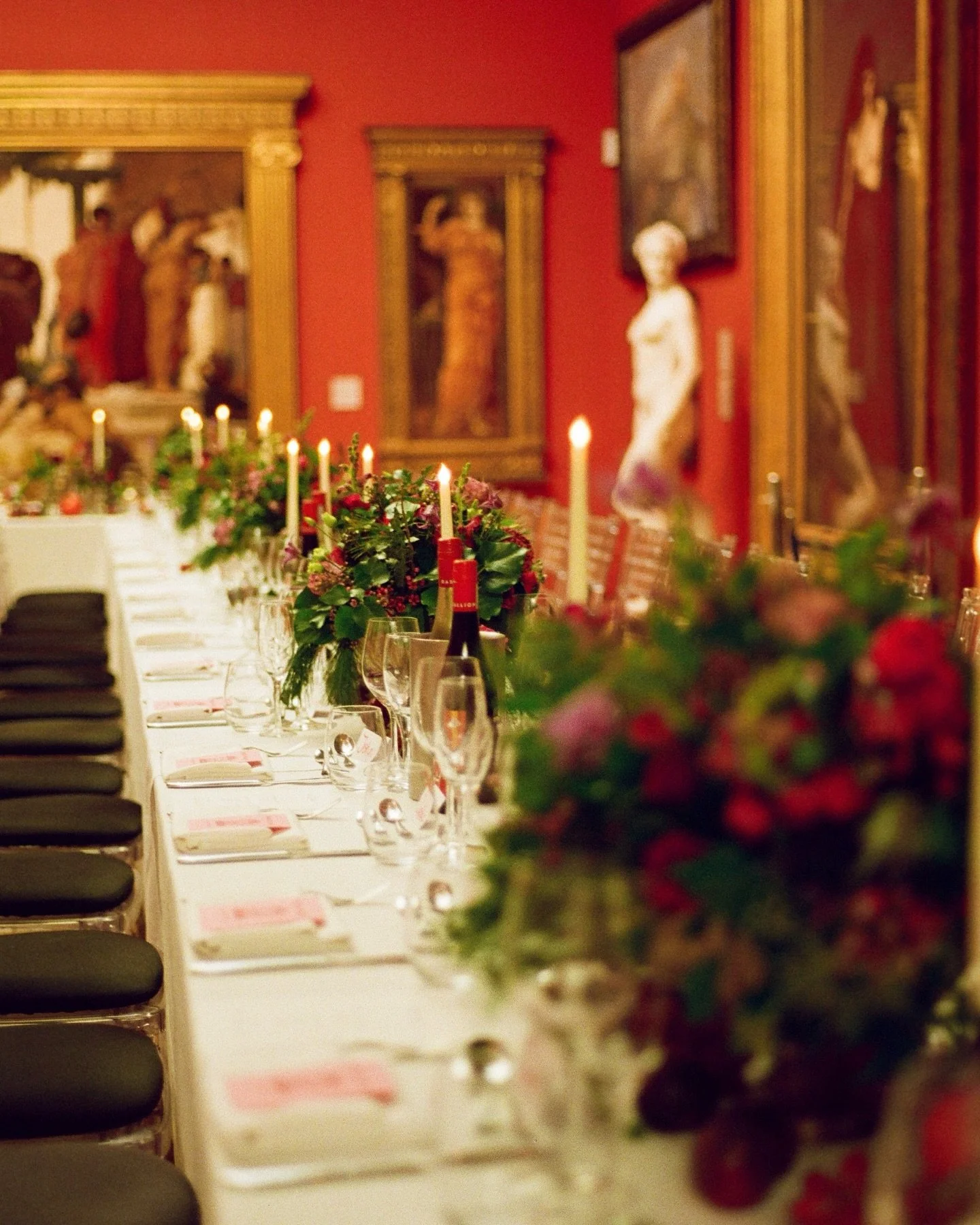 Manchester Art Gallery delivering the goods for the dreamiest wedding breakfast ✨ dining in the company of the greats. 

From Z&amp;C&rsquo;s magical day back in December. 

Mostly on 35mm and 120 film 

Venue @mcrartgallery 
Florist @norris_floristr