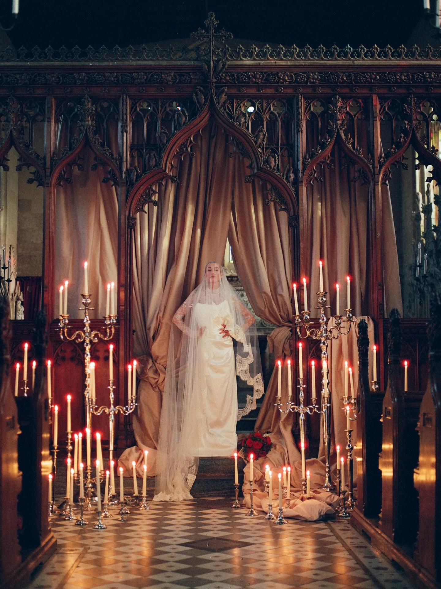 Jade ❤️&zwj;🔥🕯️

Shot on 35mm and 120 🎞️ 

Workshop Host and Planning @milesofgrain @emmylou.kelly 
Planning, Design and Styling @ar.weddings 
Venue @sudeleycastleweddings 
Bridal @viviennewestwood @thewhitecloset 
Hmua @patisanchez.bridal 
Fabric