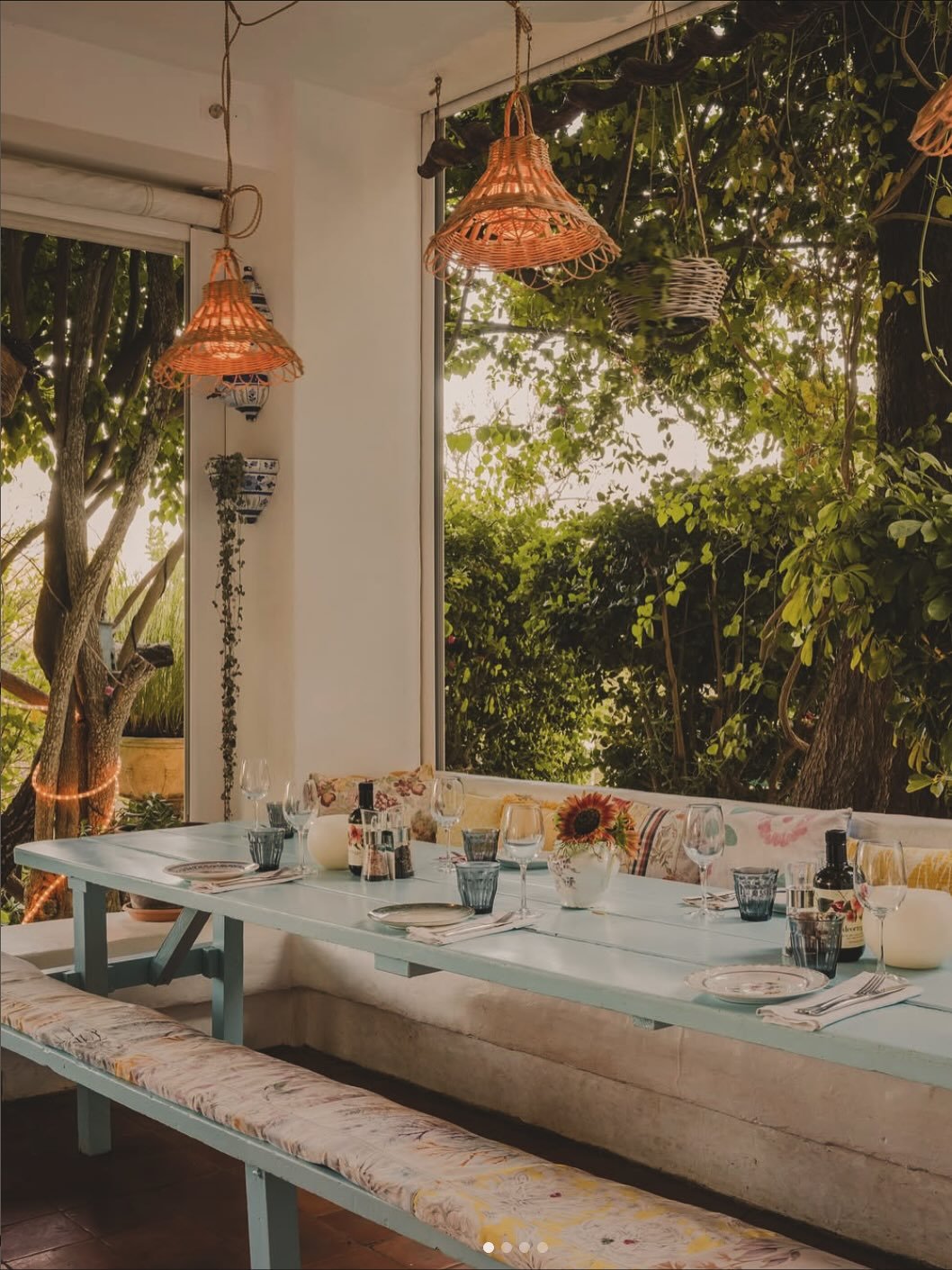 THE AUTUMN SERIES 🍂 Ibiza isn&rsquo;t just summer &mdash; there&rsquo;s a whole different rhythm in the off-season. When sun is out there is still warmth in the air. 

Here are our 3 standout restaurants selection that stay open into fall, each with