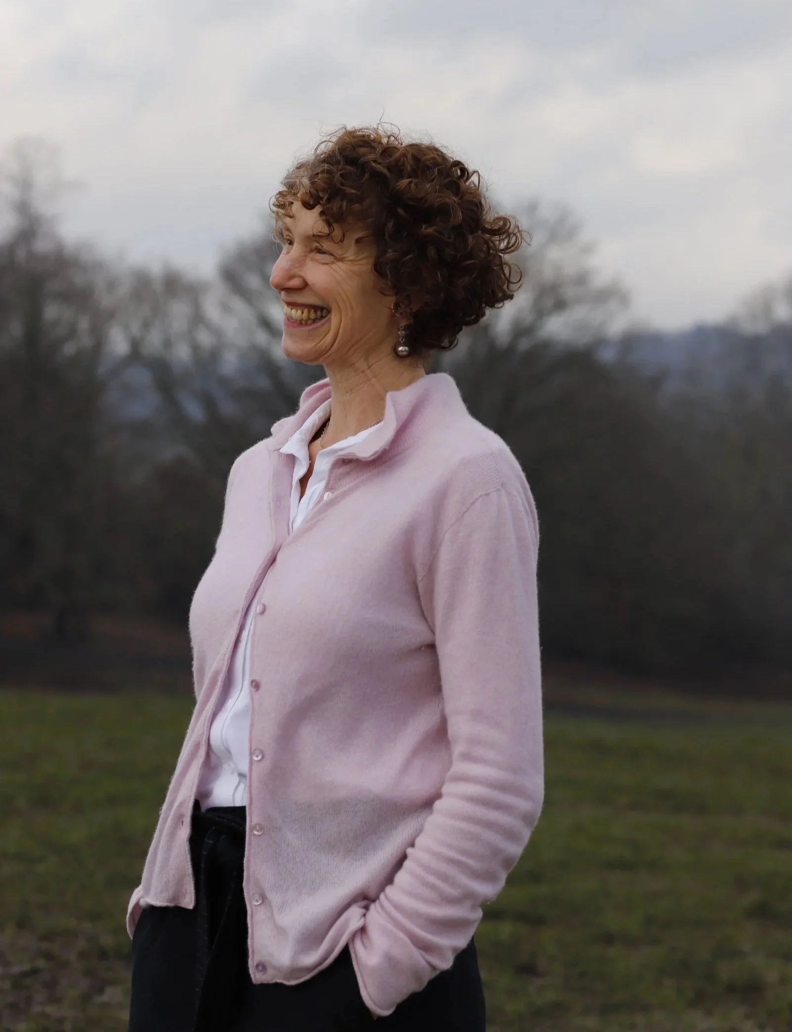 Woman gazing left, smiling. Daven Lee, Intimacy Coach. HelloSexualSoul.com
