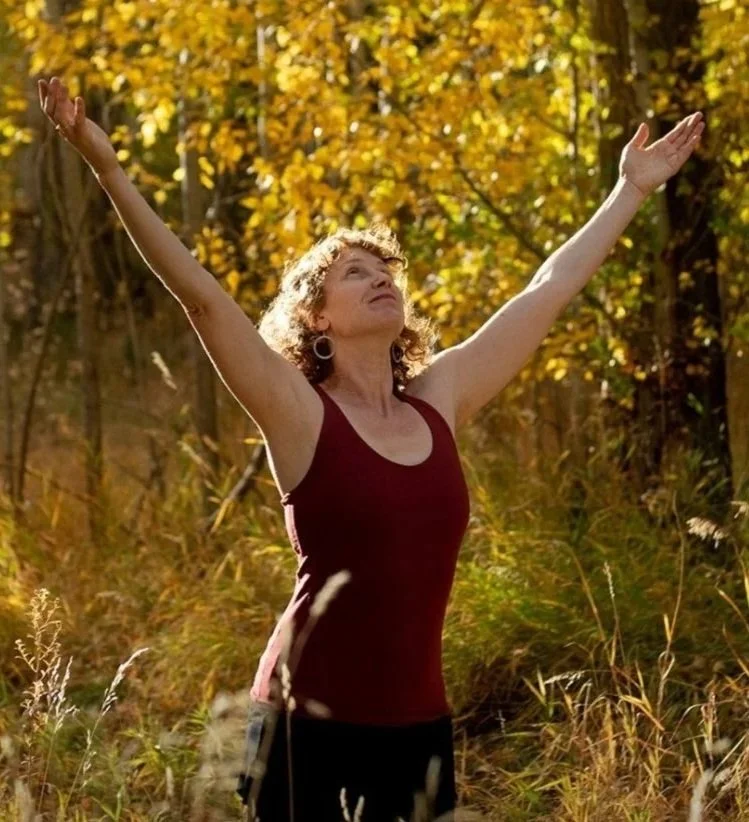 DavenLee.com - Intimacy Coaching for Women - woman spreading her arms wide with joy to the heavens!