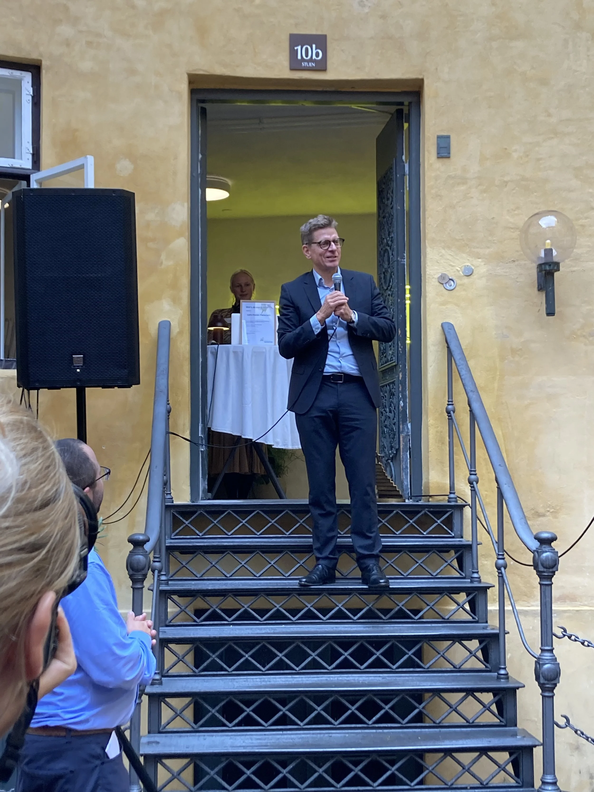 Lars Frelle-Petersen modtager INVI's første Ærespris