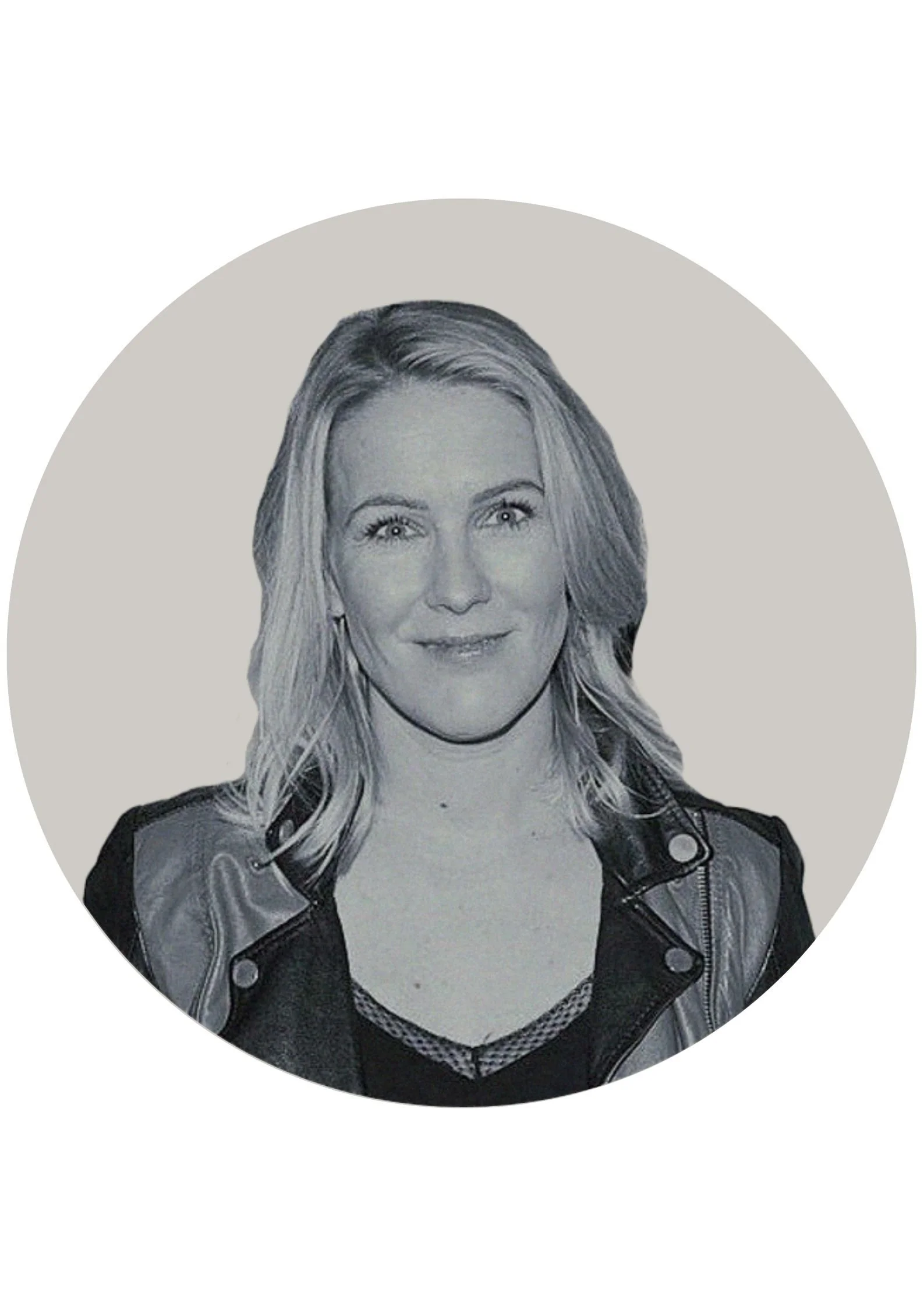 Rundt beskåret sorthvidt billede af Tine Maria Borresø