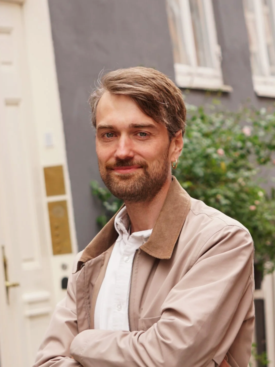 Rundt beskåret sorthvidt billede af Frederik Langkjær