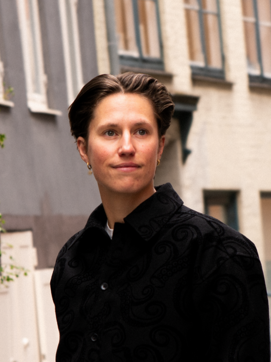 Rundt beskåret sorthvidt billede af Sofie Burgos-Thorsen