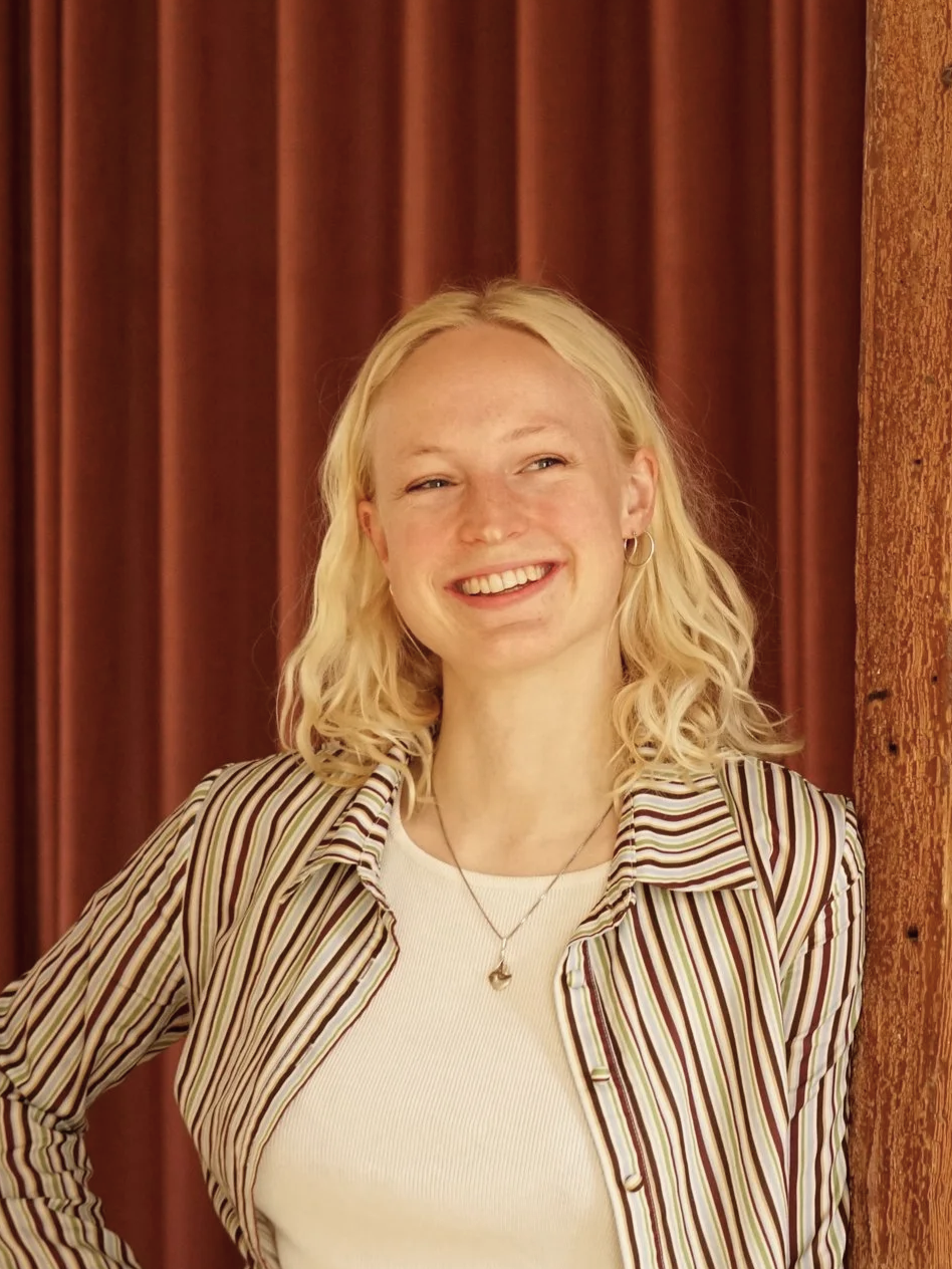 Rundt beskåret sorthvidt billede af Kristine Fisker