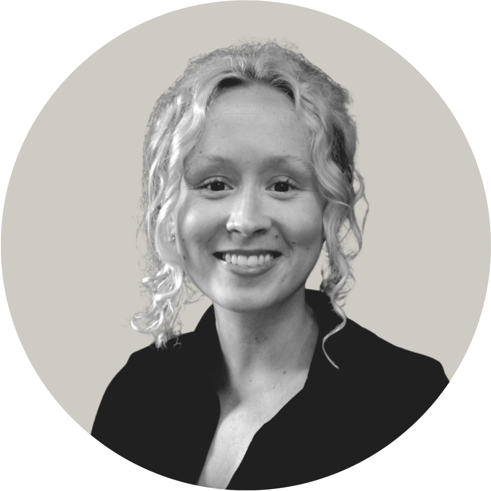 Rundt beskåret sorthvidt billede af Laura