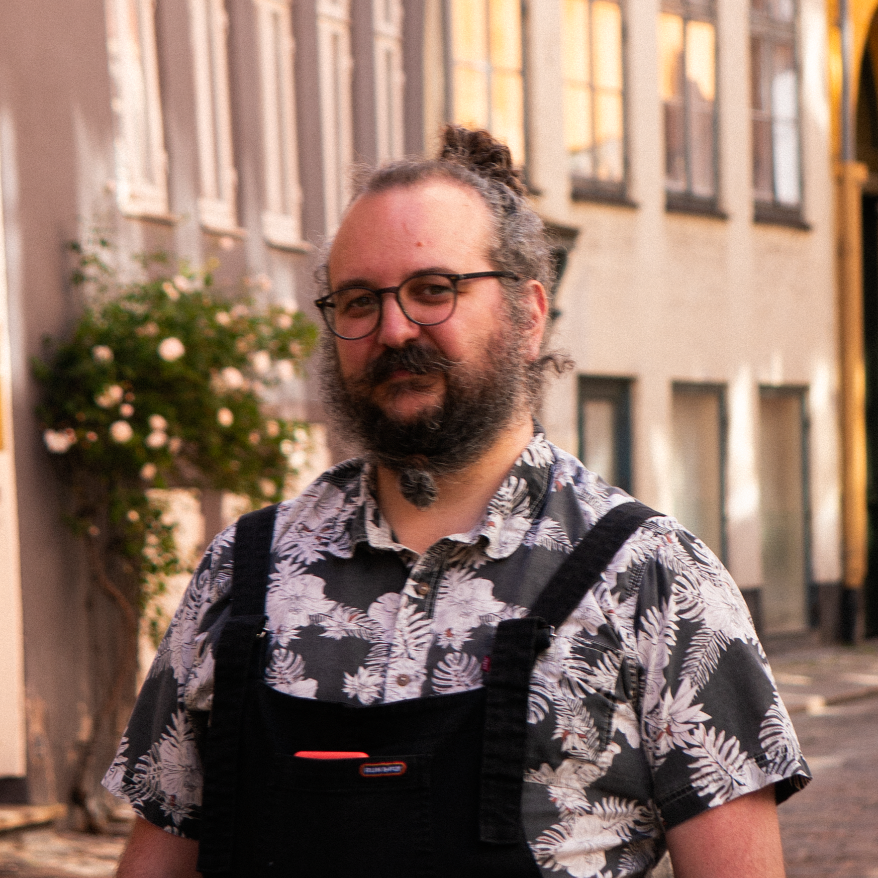 Rundt beskåret sorthvidt billede af Caroline