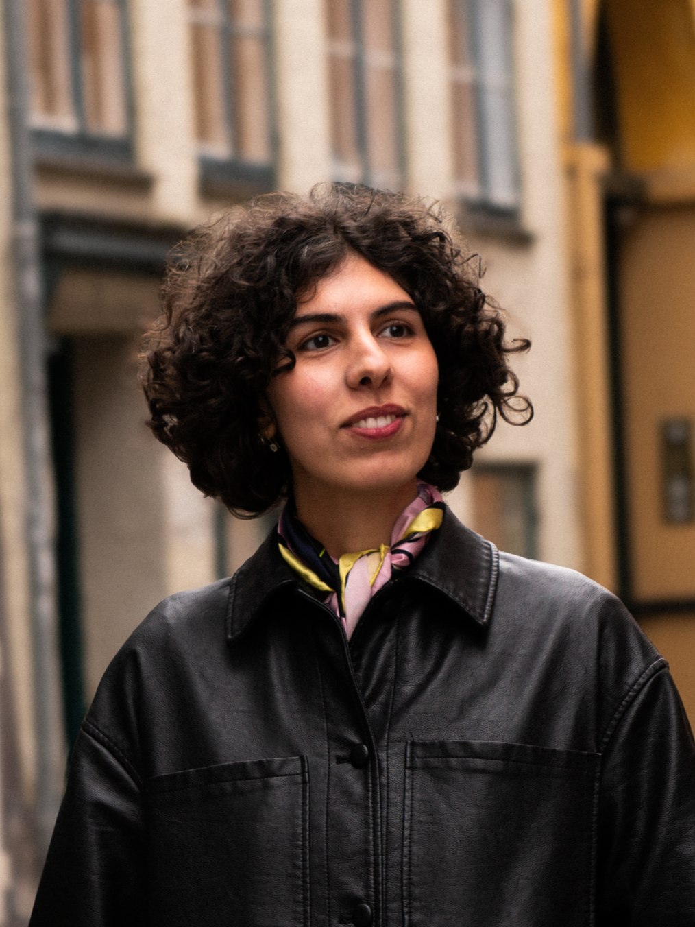 Rundt beskåret sorthvidt billede af Anna Shams Ili