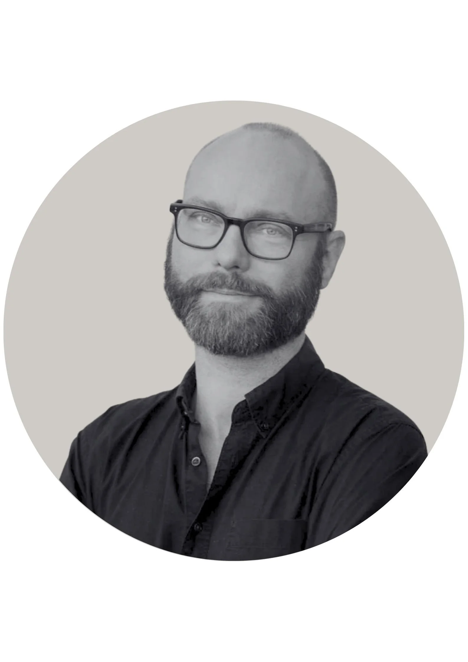 Sorthvid billeder på grå baggrund af Lars Hvidberg