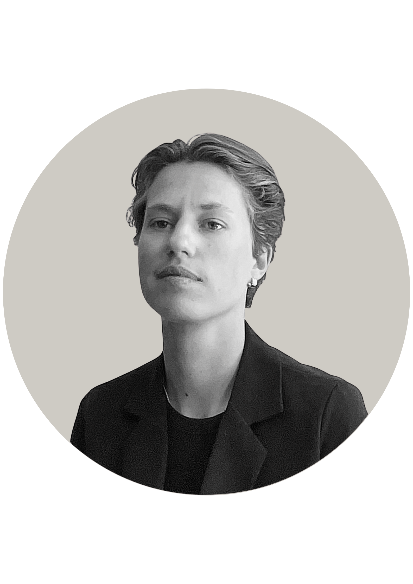 Rundt beskåret sorthvidt billede af Sofie Burgos-Thorsen