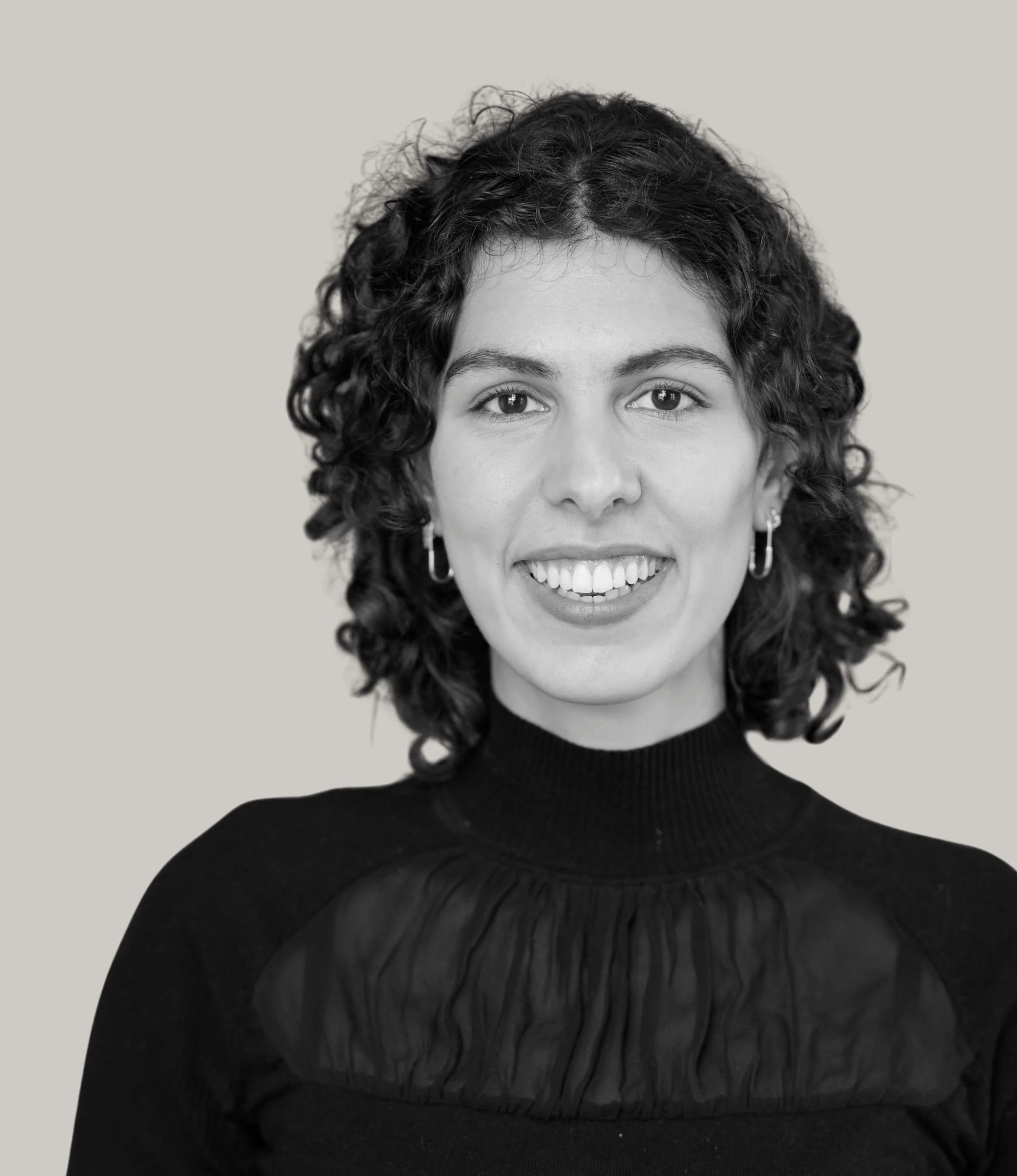 Round cropped black and white image of Anna Shams Ili