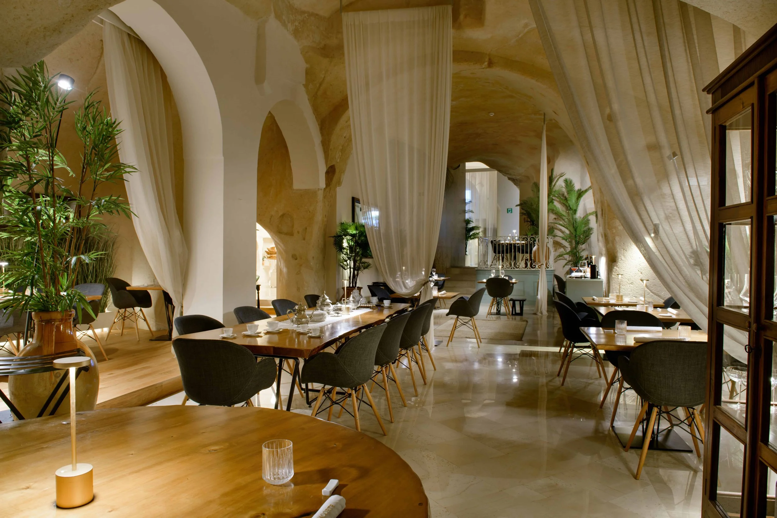 05_Restaurant Indoor Hall.jpg
