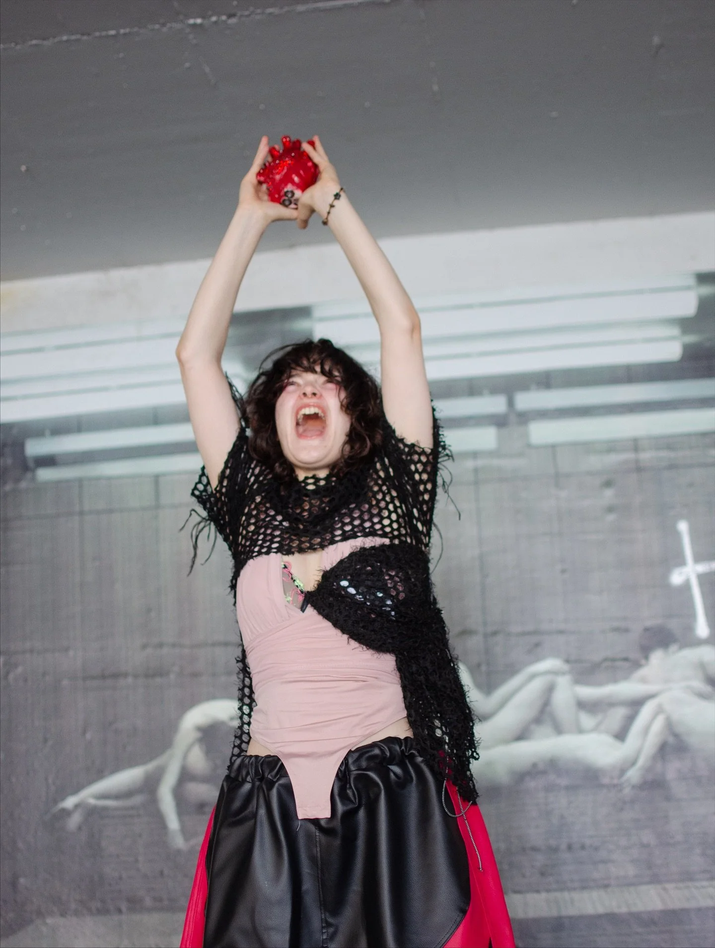 Innerhalb der Forschungswoche zum Thema &bdquo;Exploring Anger&ldquo; vom @utopiakiosk begleitete ich fotografisch den Workshop &bdquo;ANGER &amp; FASHION&ldquo; 

Leitung Workshop: @its.just.escobar 
All the beautiful participants:

@happyproduction