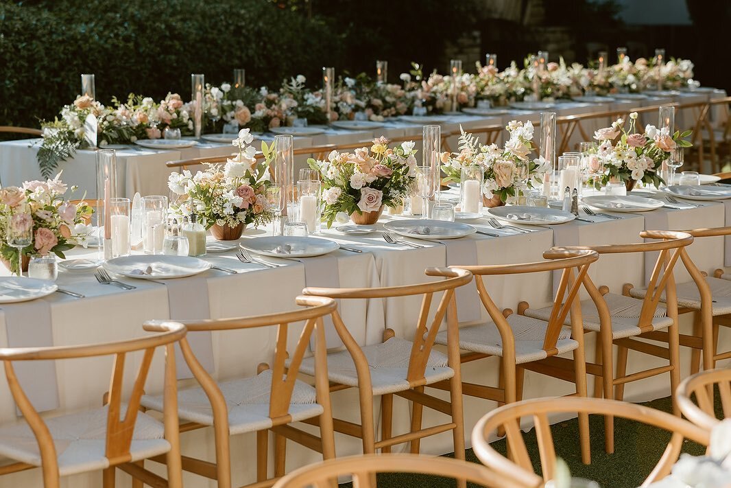 a little garden party! #diningalfresco #weddingreception #florals