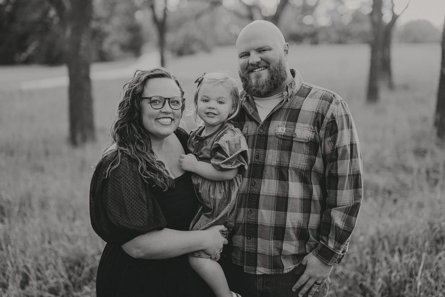 Relaxed family photos of the Lee family at Pioneers Park in fall