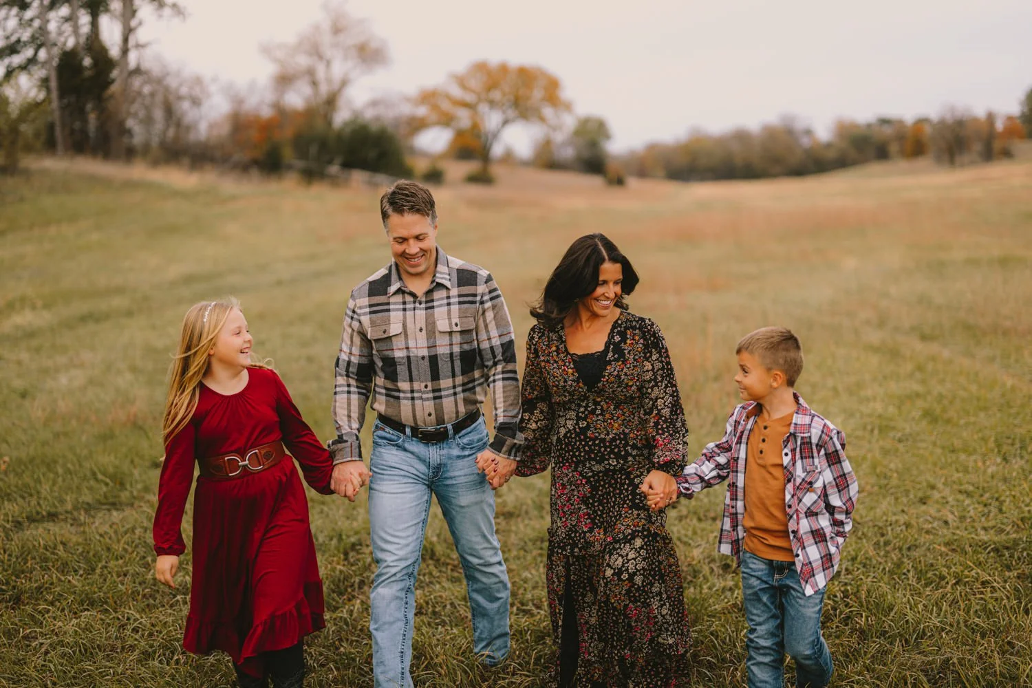 Family photos in autumn at Pioneers Park Lincoln Nebraska