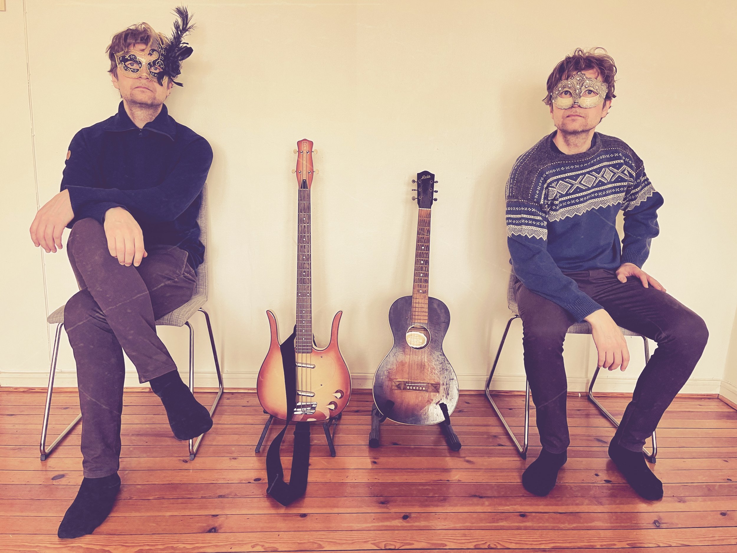Folk/Review Birds are better - The Island - Part One