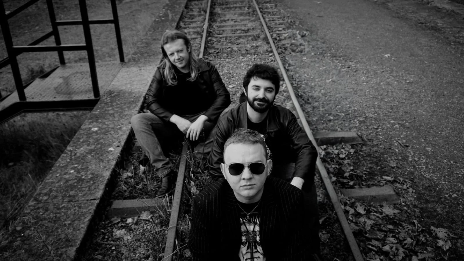 Rock/Review The Savage Hearts - Radio Silence