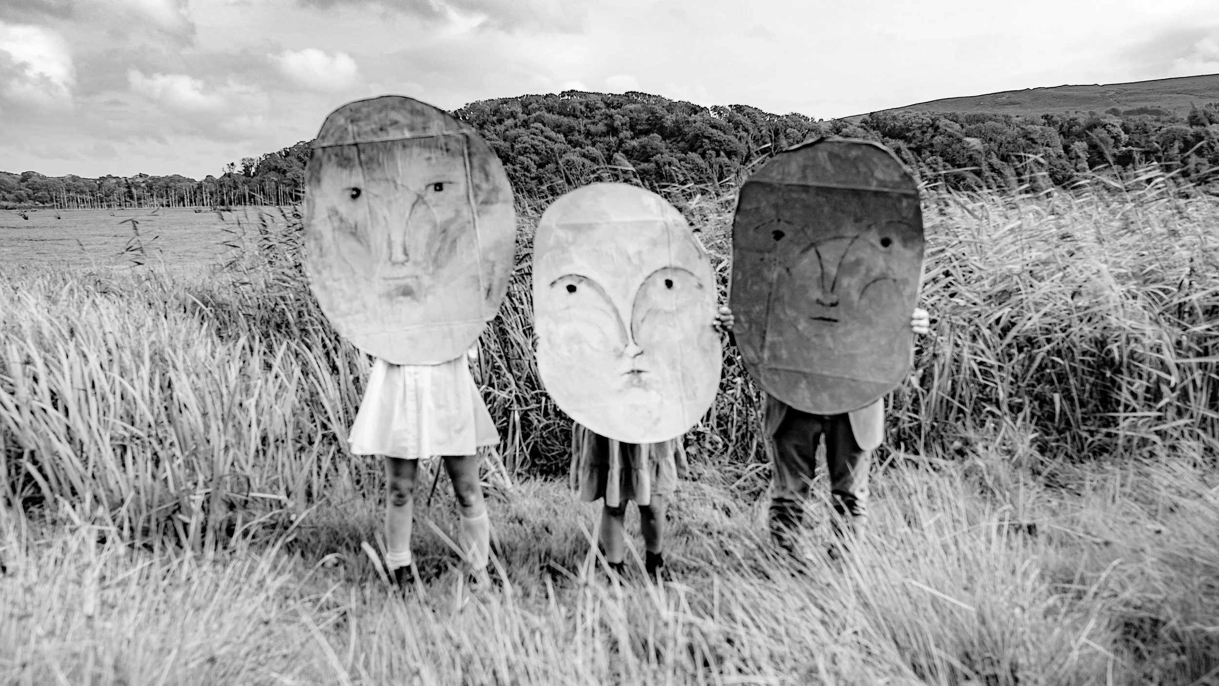 Folk/Review Dark and Twisties - Ungrateful Women