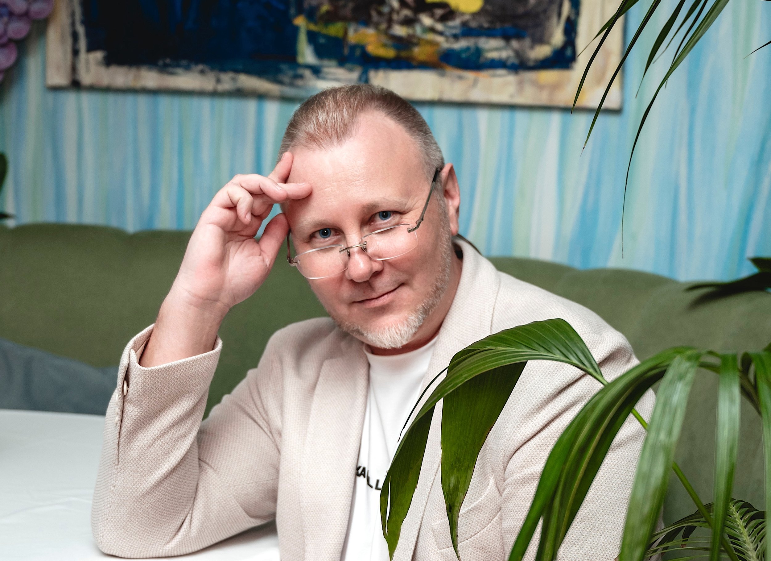 Electronic/Review Oxiroma - Hug &amp; Hold the Ocean (Cosmo Symphonic Version)