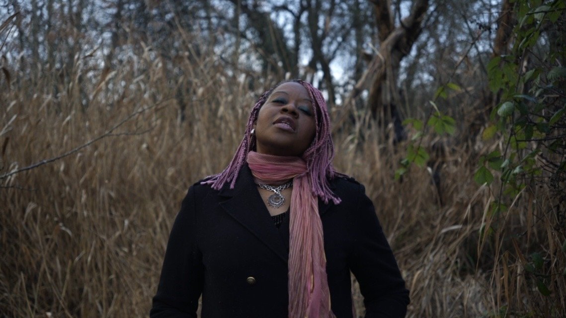 Folk/Review Fiona Amaka - Love that fills my world (Acoustic Version)