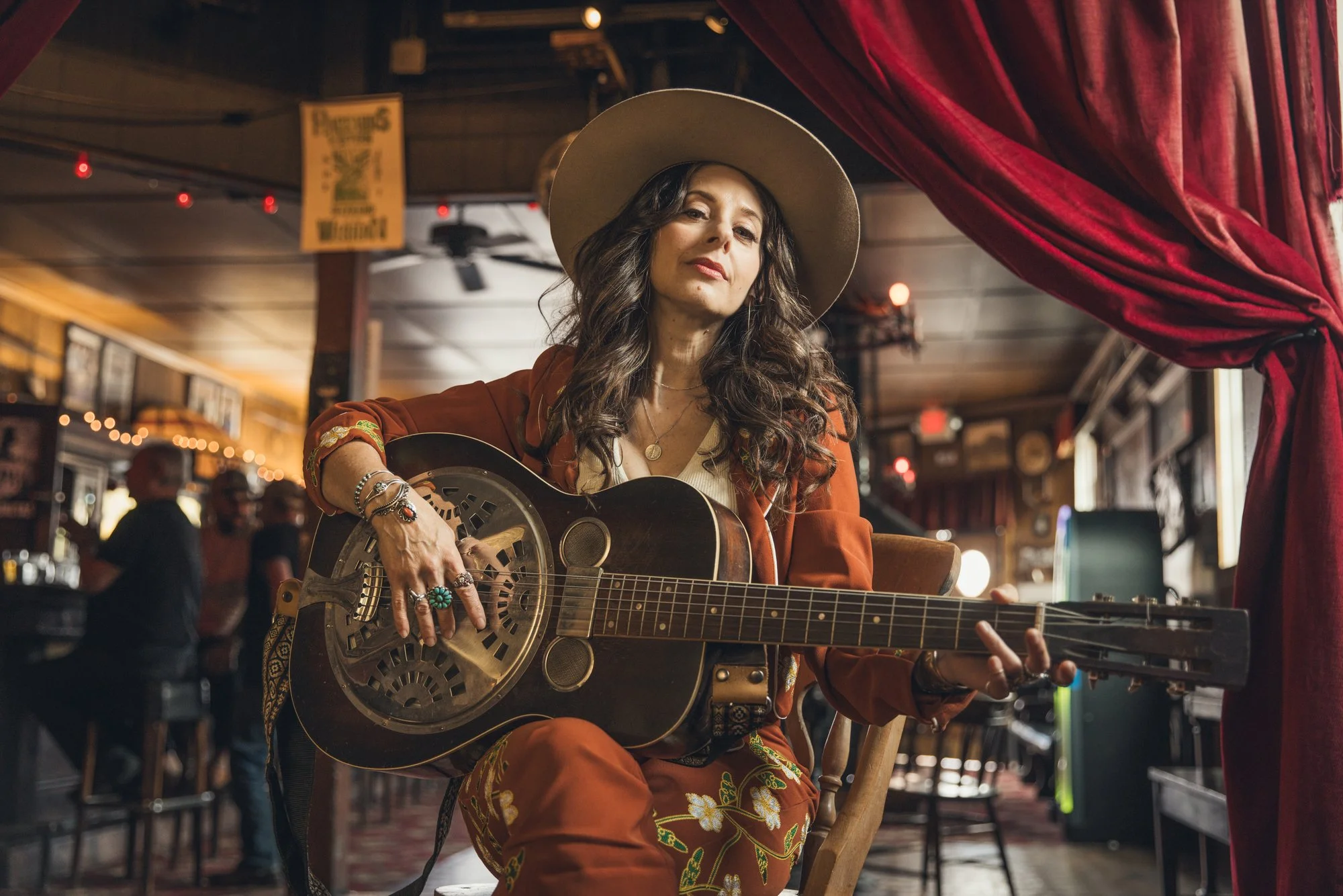 Country/Review Essence &amp; Gold Country - Father's Daughter
