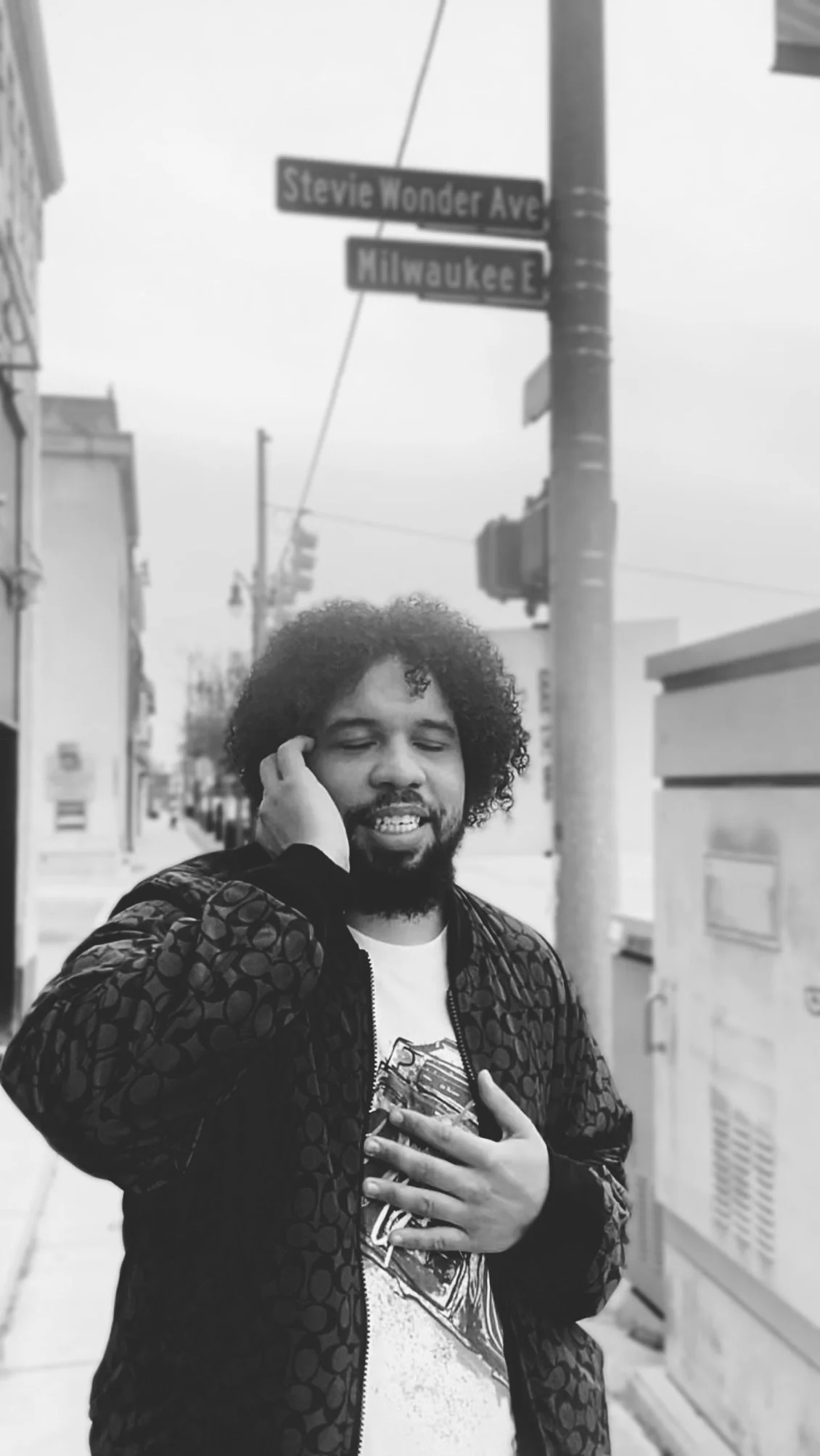 R&amp;B/Review Deportee - 2 Pretty