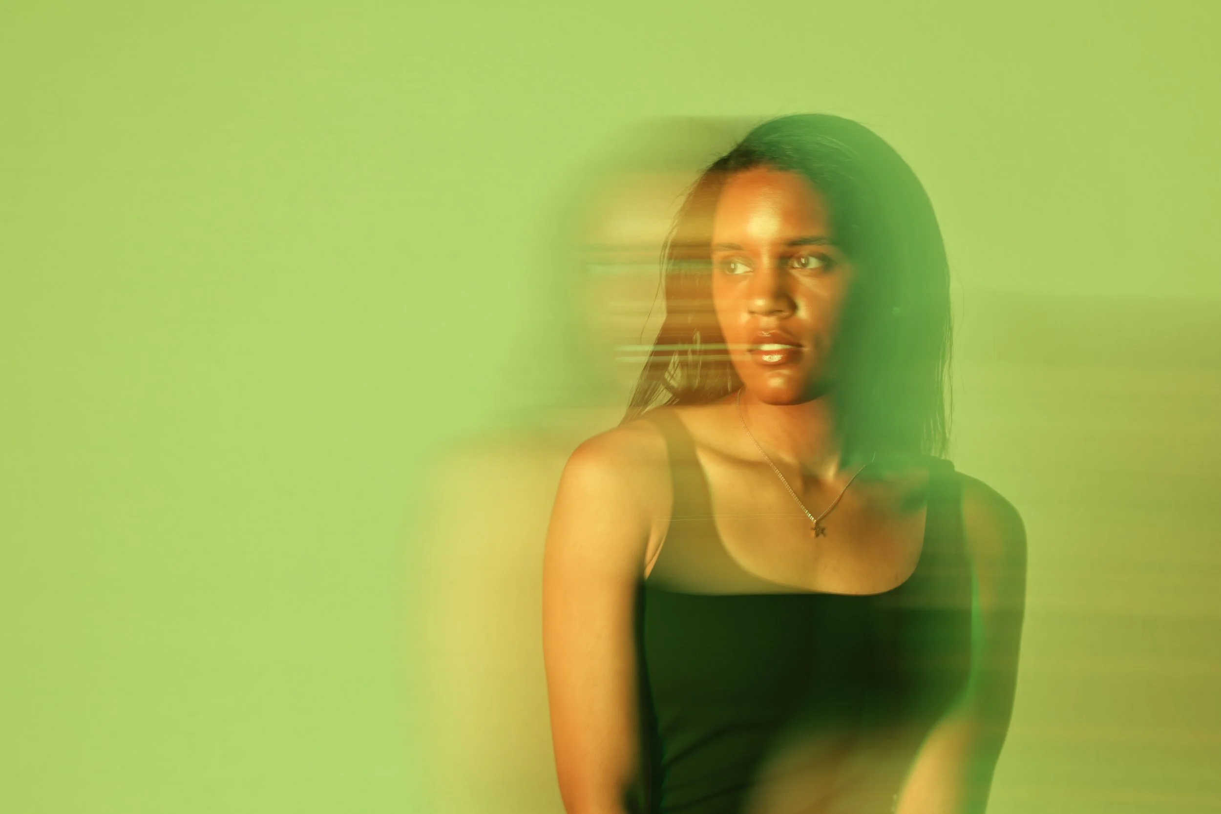 R&amp;B/Review Deja Renee - Close