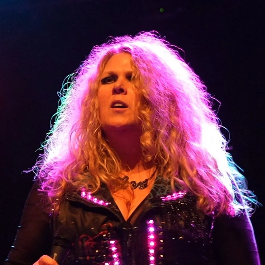 Rock/Review Magenta Ray - A Kiss Like This