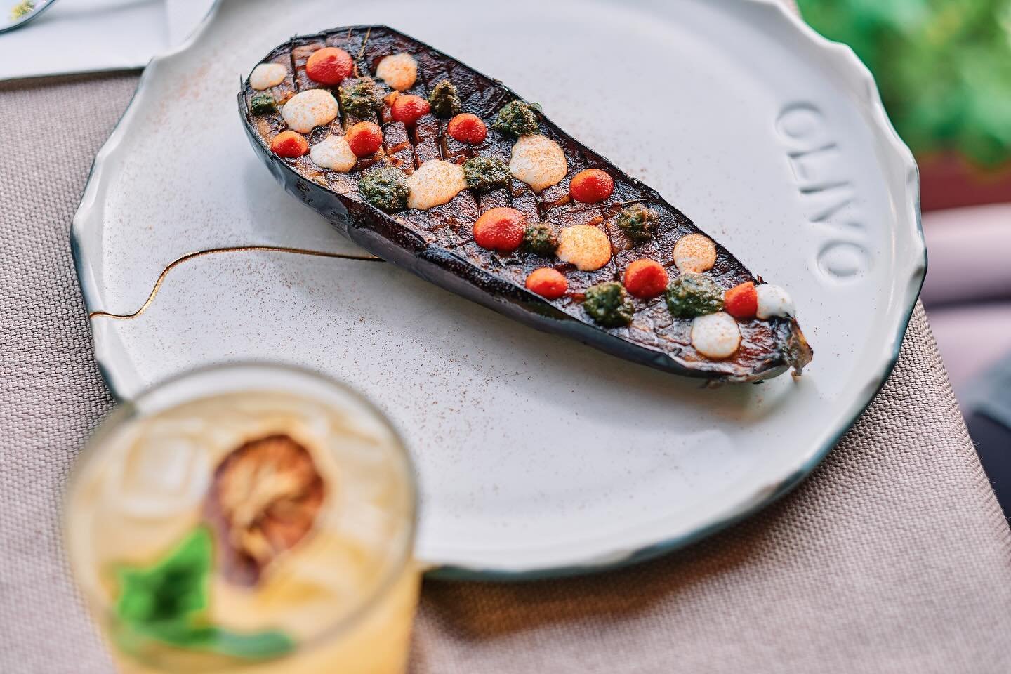While searching for the summer taste in our menu, turn your attention towards this combination of a delicious glazed eggplant and the classic Italian mix between parmesan, garlic, tomato sauce, mozzarella di buffala and fresh basil. 

🌳 This dish fe