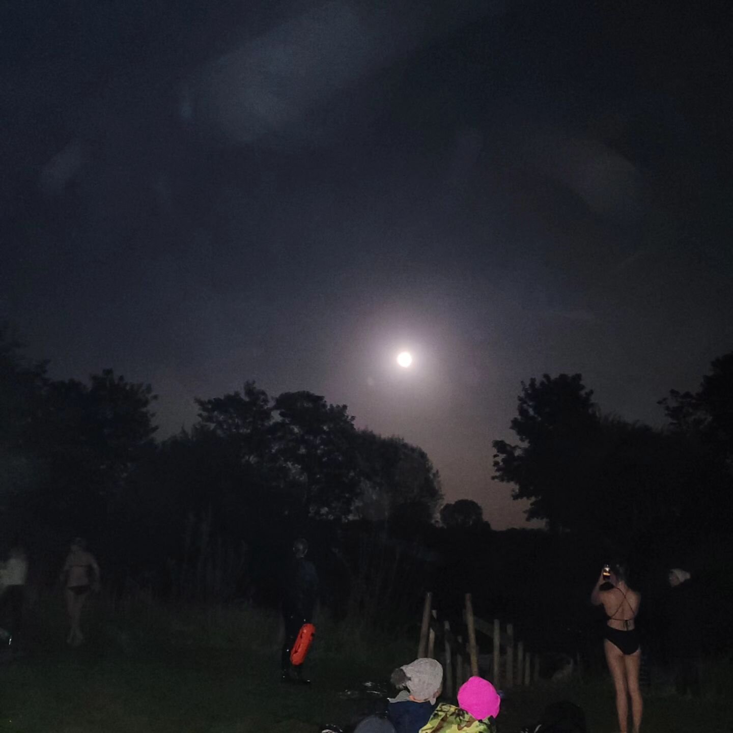 I got to enjoy a night at @poolbridgefarm myself for the Harvest moon swim last night and wow, it was very bright and beautiful. Such a fantastic time and a much longer swim in horseshoe lake this morning. 🥰

#glamping #glampingyork #wildswimmersofi