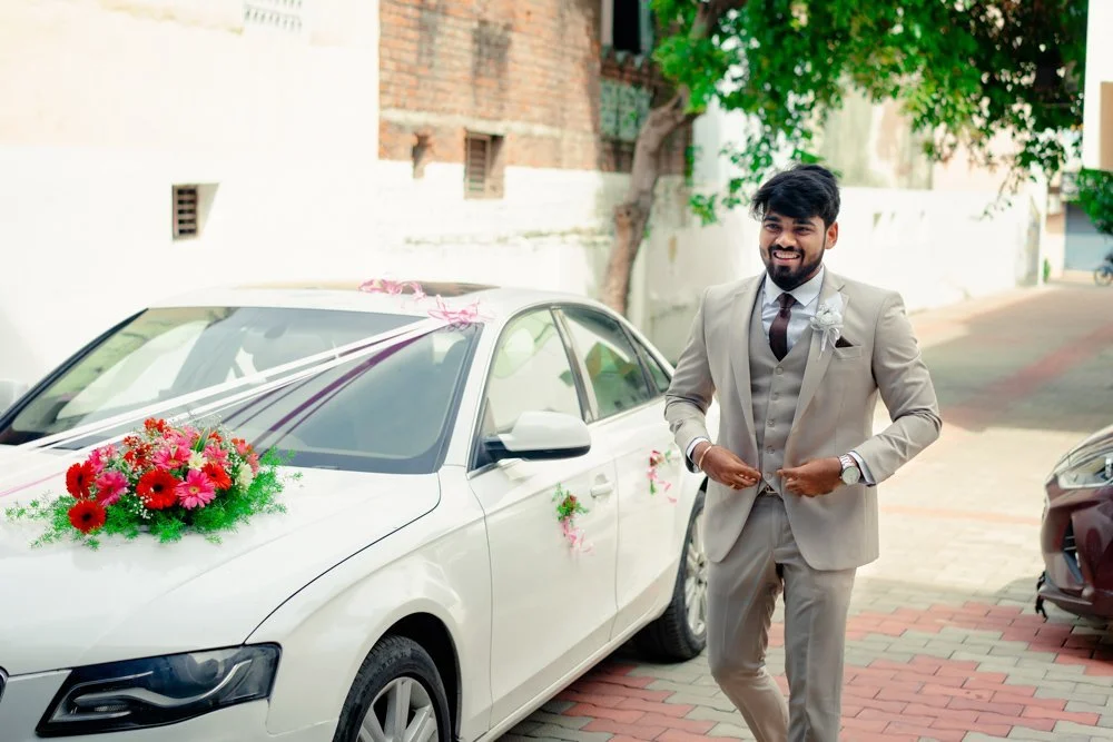 Masculine Elegance: Groom's Guide to Timeless Wedding Poses